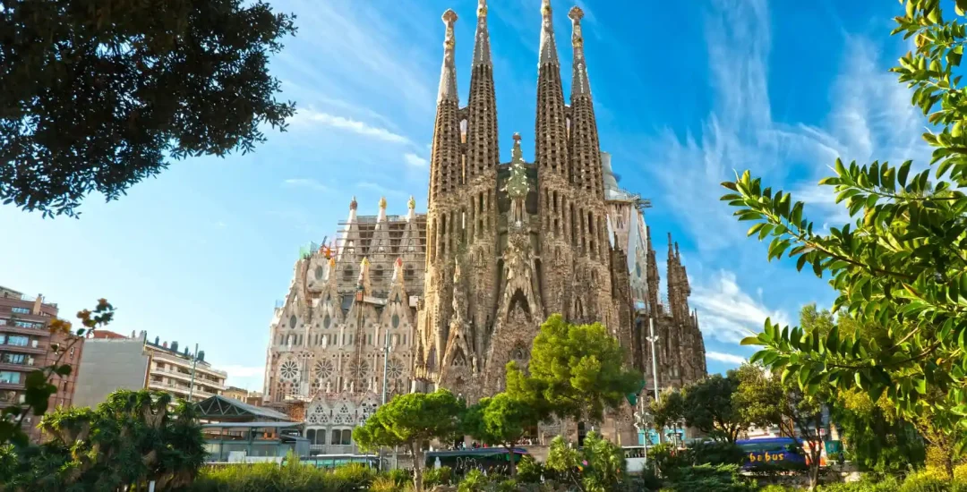 espagne-barcelone-sagrada-familia-architecture